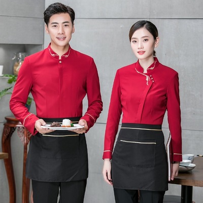 优雅与实用并存 秋冬女款长袖餐饮工作服套装的选择与搭配